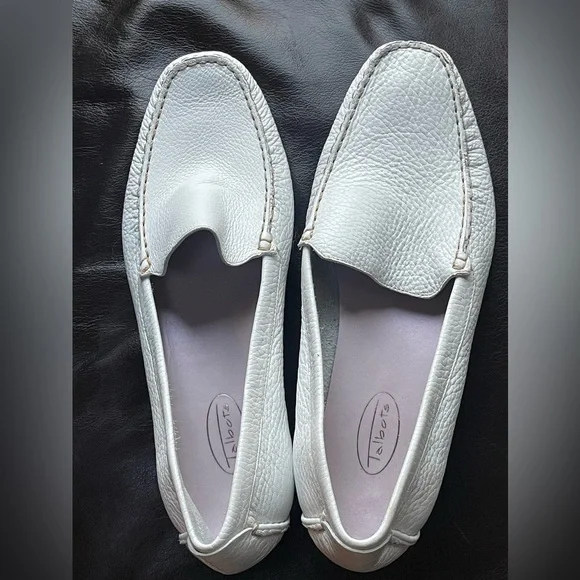 LOAFERS/DRIVING MOCS: Talbots leather loafers/mocs. White - Picture 1 of 5